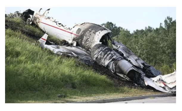 Travis Barker Plane Crash 